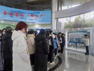 潍坊市“职业生涯服务进校园”暨“就业大巴车”企业体验活动全面启动，助推青年就业新篇章